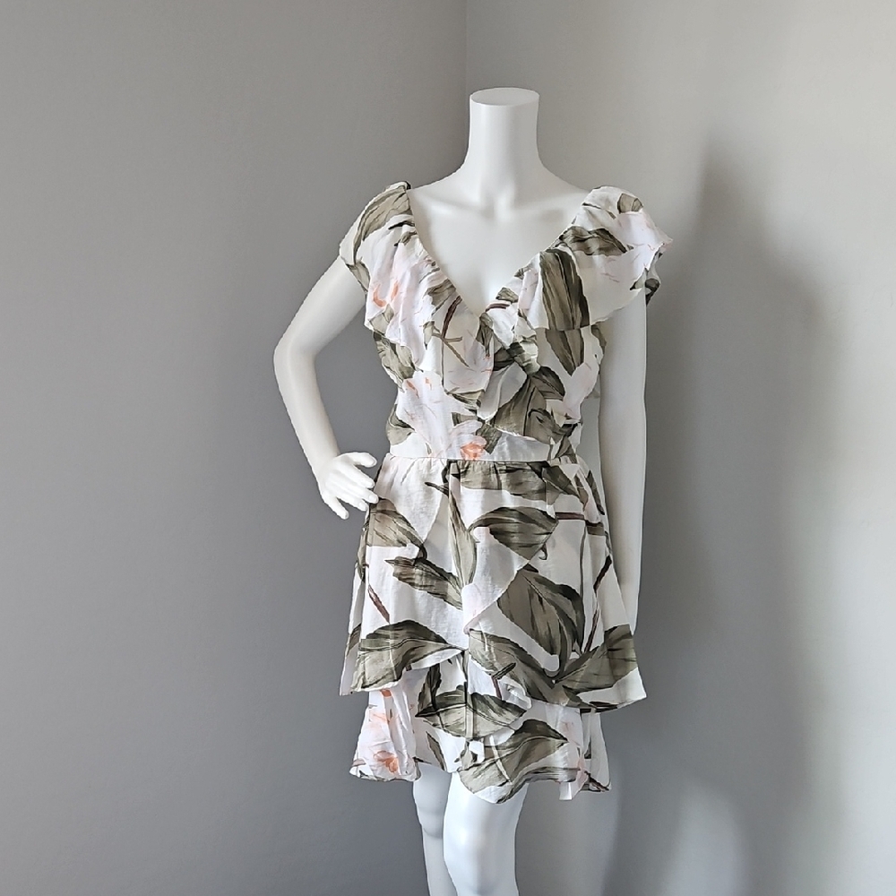 NWT Floral Ruffle V-Neck Dress